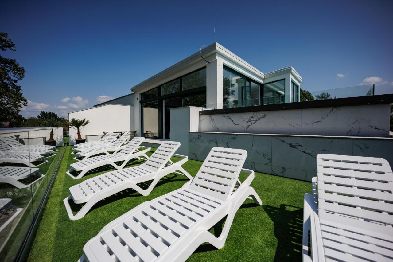 שיופוק Villa Bauhaus Wellness Apartman 102 מראה חיצוני תמונה