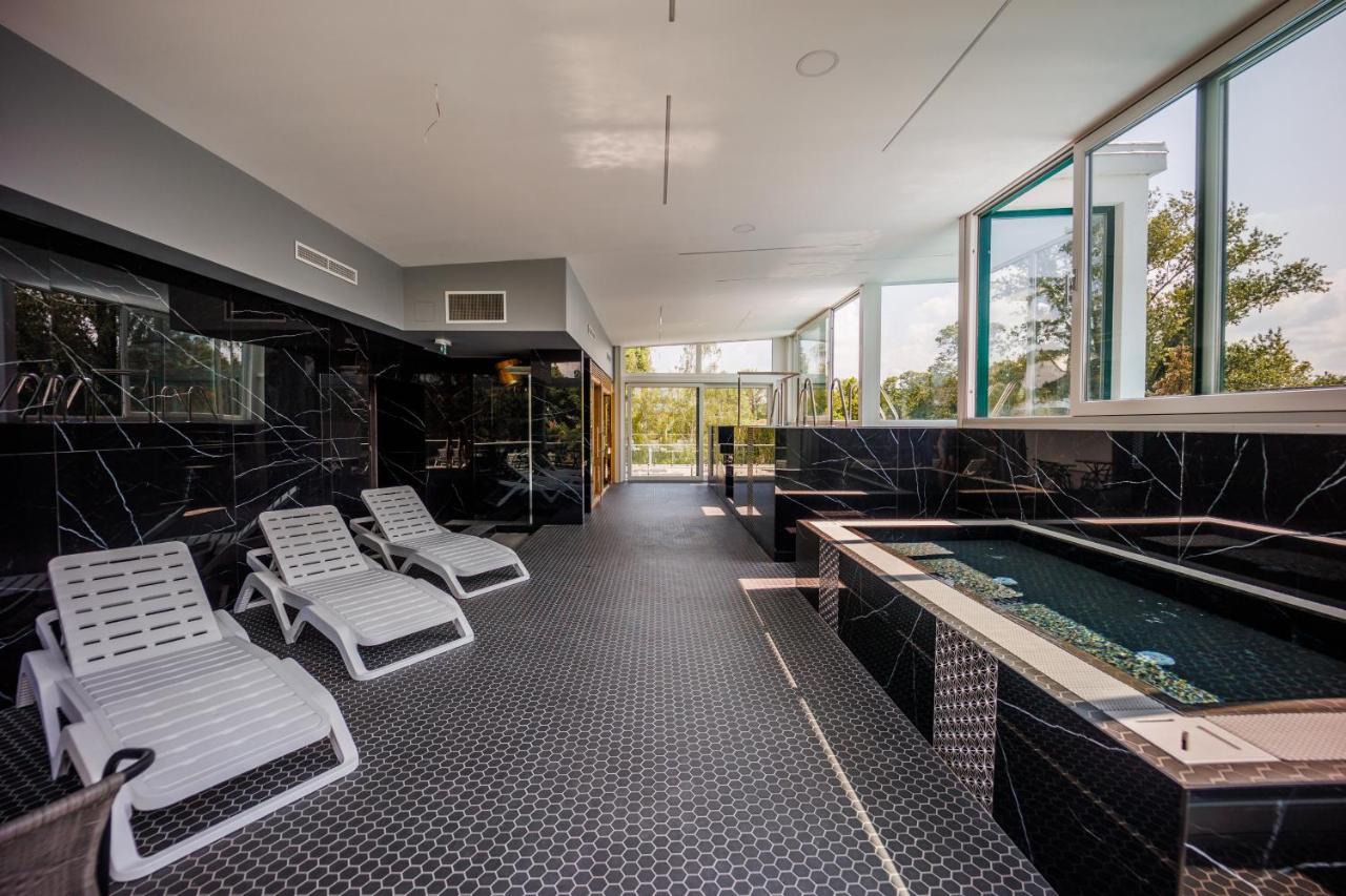 שיופוק Villa Bauhaus Wellness Apartman 102 מראה חיצוני תמונה