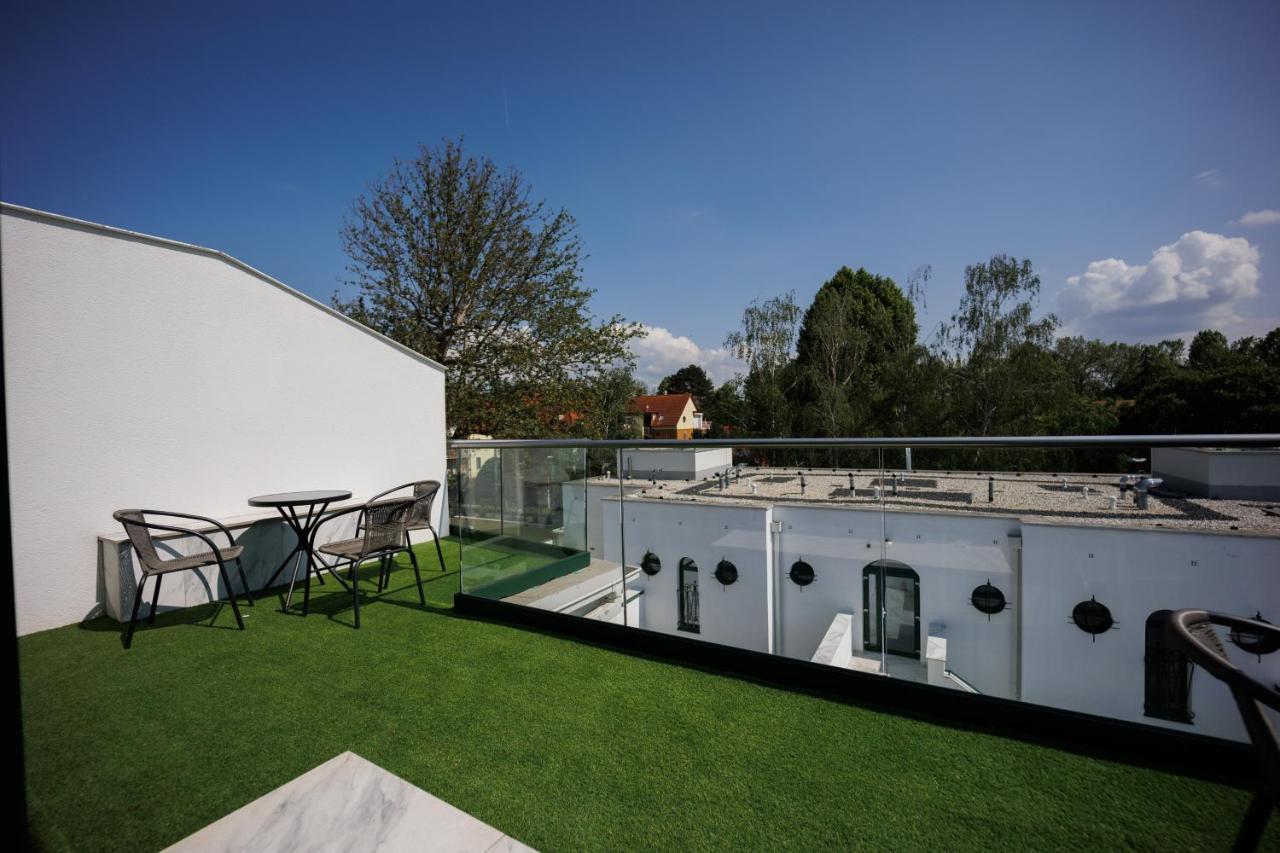 שיופוק Villa Bauhaus Wellness Apartman 102 מראה חיצוני תמונה